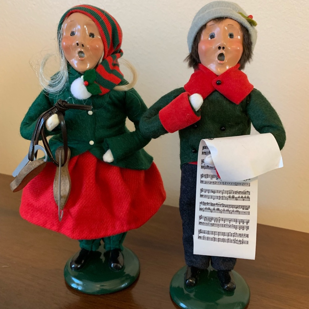 Hobbes13 Carolers Lot